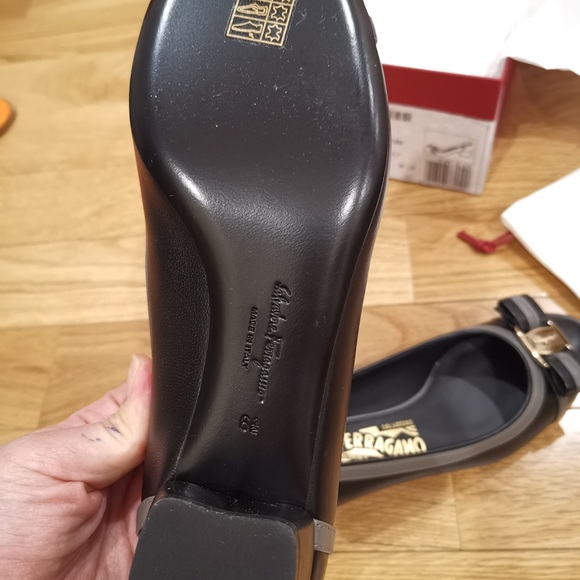 Salvatore Ferragamo woman shoes；